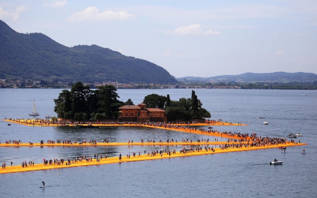passerella christo lago iseo